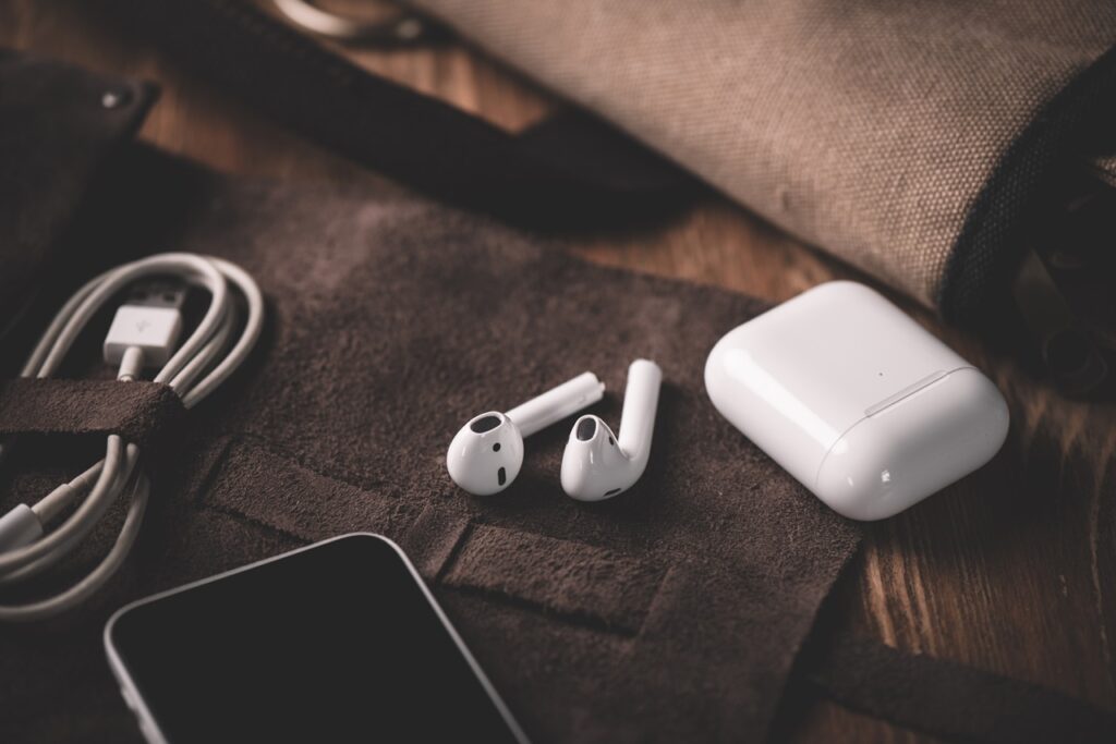 Pair,Of,White,Wireless,Earbuds,For,Smartphone.,Relaxation,Concept.